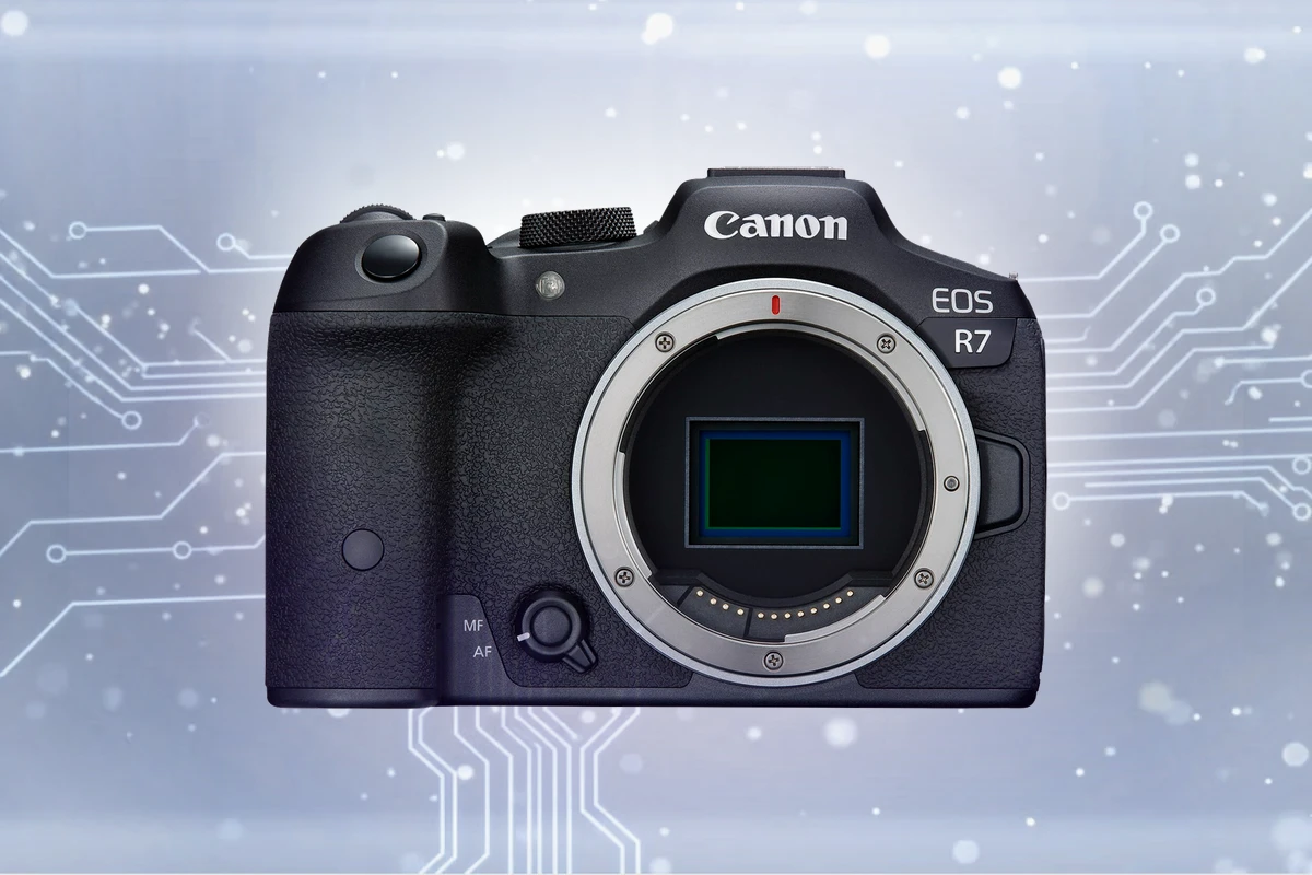 Canon EOS R7 SD card requirements